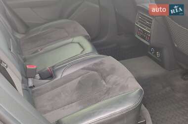 Внедорожник / Кроссовер Audi Q8 2018 в 