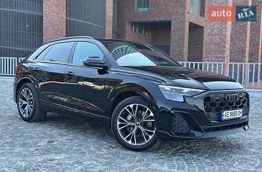 Позашляховик / Кросовер Audi Q8 2024 в 