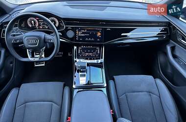 Позашляховик / Кросовер Audi Q8 2024 в 