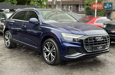 Внедорожник / Кроссовер Audi Q8 2021 в 