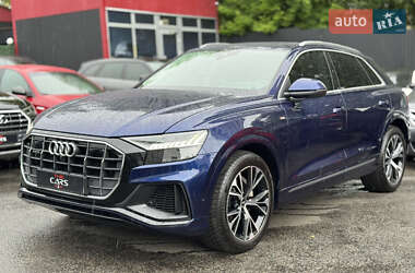 Внедорожник / Кроссовер Audi Q8 2021 в 