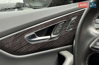 Внедорожник / Кроссовер Audi Q8 2021 в 