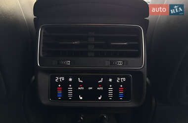 Внедорожник / Кроссовер Audi Q8 2023 в 