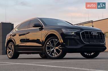 Внедорожник / Кроссовер Audi Q8 2021 в 