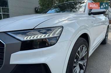 Внедорожник / Кроссовер Audi Q8 2021 в 