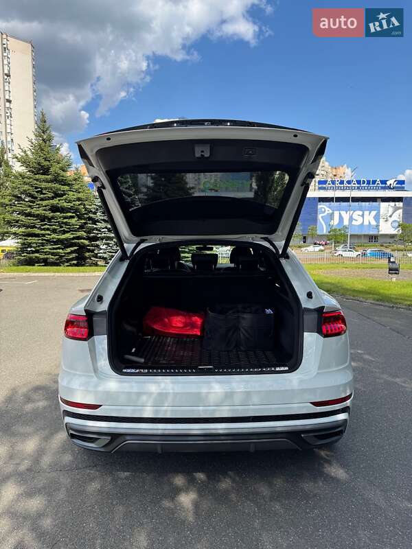 Позашляховик / Кросовер Audi Q8 2021 в Києві
