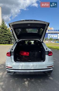 Внедорожник / Кроссовер Audi Q8 2021 в 