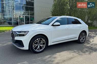 Внедорожник / Кроссовер Audi Q8 2021 в 