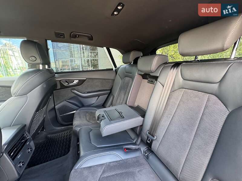 Позашляховик / Кросовер Audi Q8 2021 в Києві