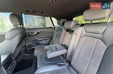 Внедорожник / Кроссовер Audi Q8 2021 в 
