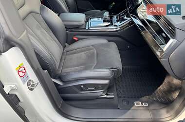 Внедорожник / Кроссовер Audi Q8 2021 в 