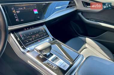Позашляховик / Кросовер Audi Q8 2018 в 