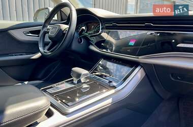Позашляховик / Кросовер Audi Q8 2018 в 