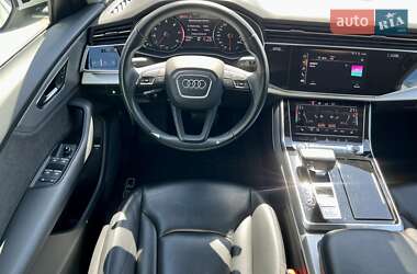 Позашляховик / Кросовер Audi Q8 2018 в 