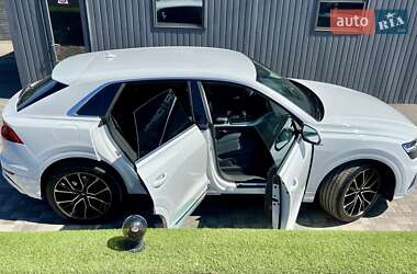 Позашляховик / Кросовер Audi Q8 2018 в 