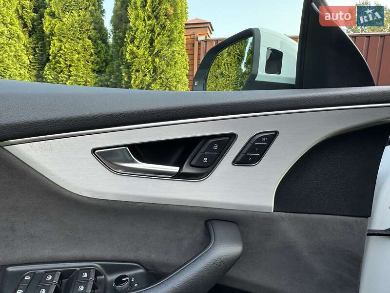 Внедорожник / Кроссовер Audi Q8 2018 в Киеве фото 23 Внедорожник / Кроссовер Audi Q8 2018 в Киеве
