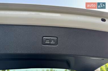 Внедорожник / Кроссовер Audi Q8 2018 в 
