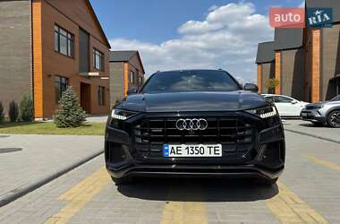 Внедорожник / Кроссовер Audi Q8 2021 в 