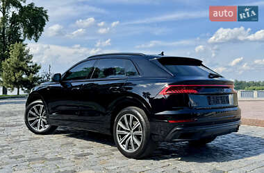 Внедорожник / Кроссовер Audi Q8 2021 в 