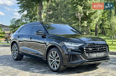 Внедорожник / Кроссовер Audi Q8 2021 в 