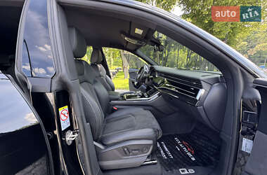 Внедорожник / Кроссовер Audi Q8 2021 в 