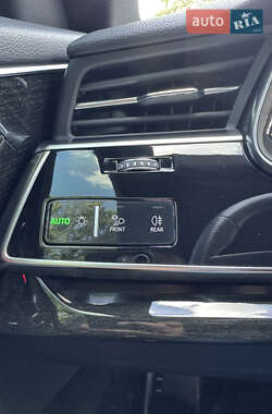Внедорожник / Кроссовер Audi Q8 2021 в 