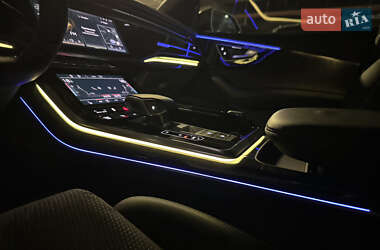 Внедорожник / Кроссовер Audi Q8 2021 в 