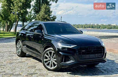 Внедорожник / Кроссовер Audi Q8 2021 в 