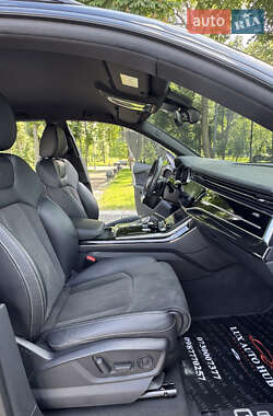 Внедорожник / Кроссовер Audi Q8 2021 в 