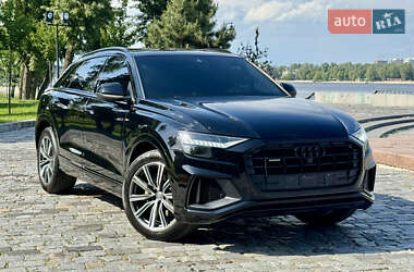 Внедорожник / Кроссовер Audi Q8 2021 в 