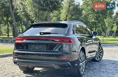 Внедорожник / Кроссовер Audi Q8 2021 в 