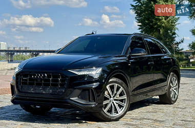 Внедорожник / Кроссовер Audi Q8 2021 в 