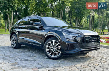 Внедорожник / Кроссовер Audi Q8 2021 в 