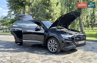 Внедорожник / Кроссовер Audi Q8 2021 в 