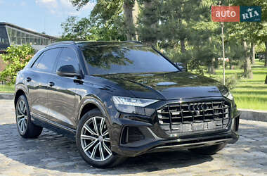Внедорожник / Кроссовер Audi Q8 2021 в 