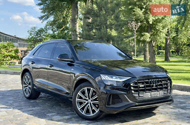 Внедорожник / Кроссовер Audi Q8 2021 в 