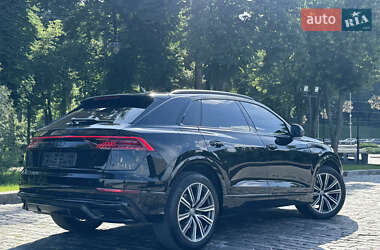 Внедорожник / Кроссовер Audi Q8 2021 в 