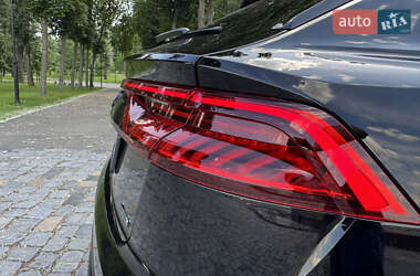 Внедорожник / Кроссовер Audi Q8 2021 в 