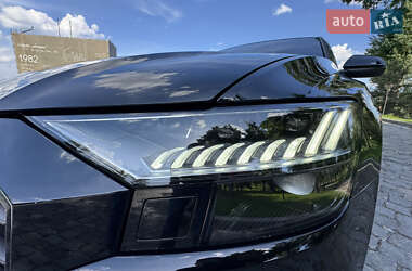 Внедорожник / Кроссовер Audi Q8 2021 в 