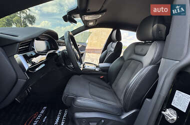 Внедорожник / Кроссовер Audi Q8 2021 в 