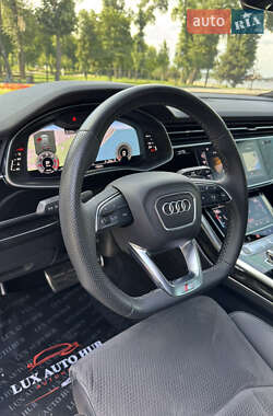 Внедорожник / Кроссовер Audi Q8 2021 в 