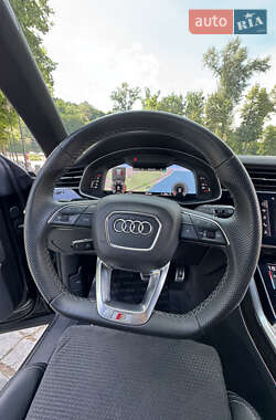 Внедорожник / Кроссовер Audi Q8 2021 в 