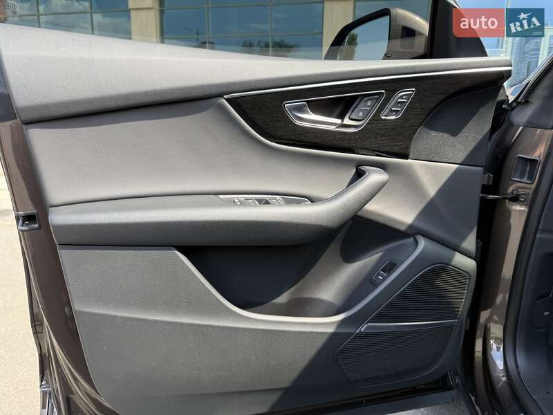 Внедорожник / Кроссовер Audi Q8 2018 в Днепре