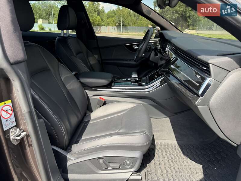 Внедорожник / Кроссовер Audi Q8 2018 в Днепре