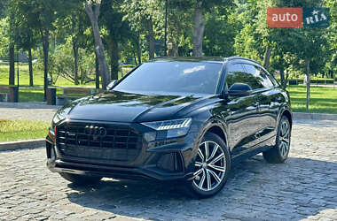 Внедорожник / Кроссовер Audi Q8 2021 в 