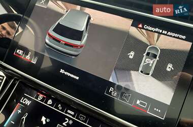 Внедорожник / Кроссовер Audi Q8 2022 в 