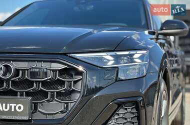 Позашляховик / Кросовер Audi Q8 2024 в 
