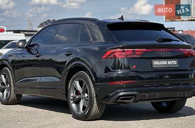 Позашляховик / Кросовер Audi Q8 2024 в 