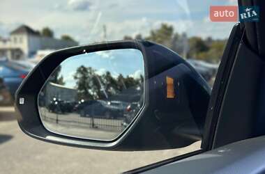 Позашляховик / Кросовер Audi Q8 2024 в 