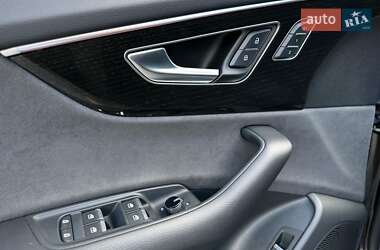 Позашляховик / Кросовер Audi Q8 2024 в 